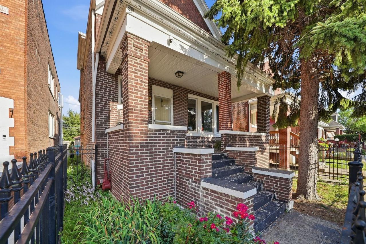 6435 S Artesian Ave., Chicago, IL 60629