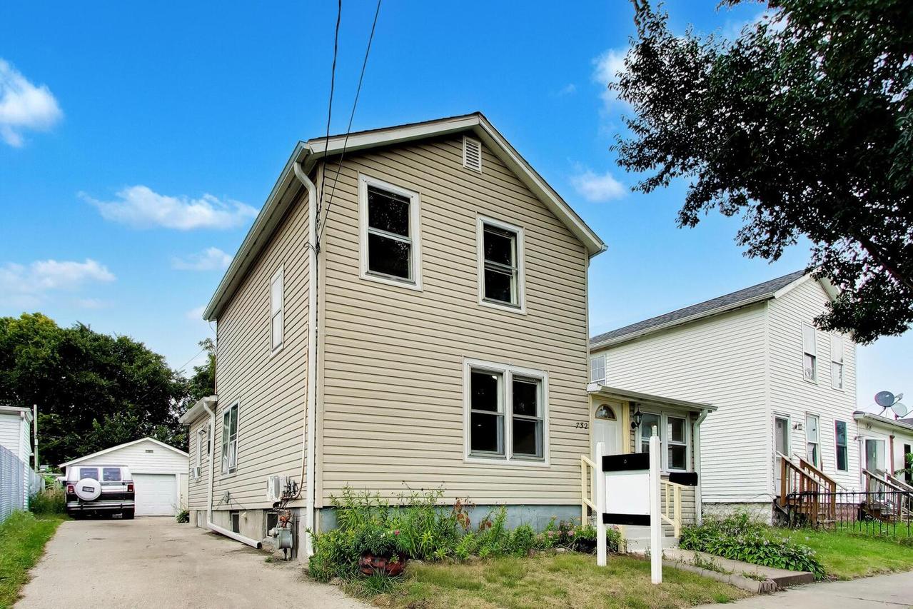 732 Grove St., Aurora, IL 60505
