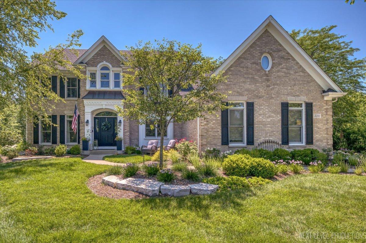 3201 Greenwood Ln., St. Charles, IL 60175