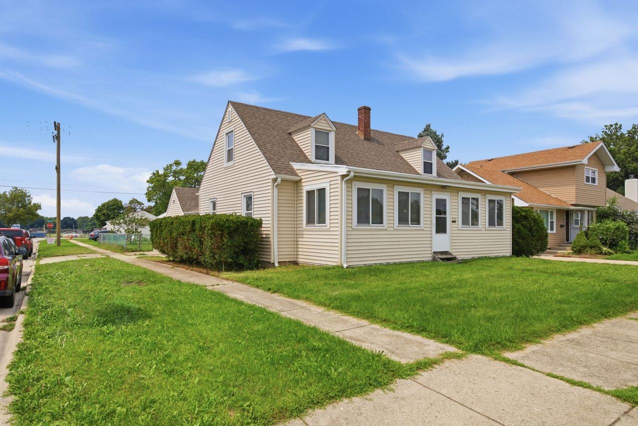 132 S Weston Ave., Elgin, IL 60123
