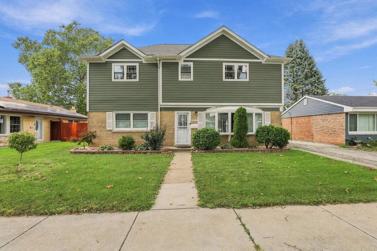 9808 S Maplewood Ave., Evergreen Park, IL 60805