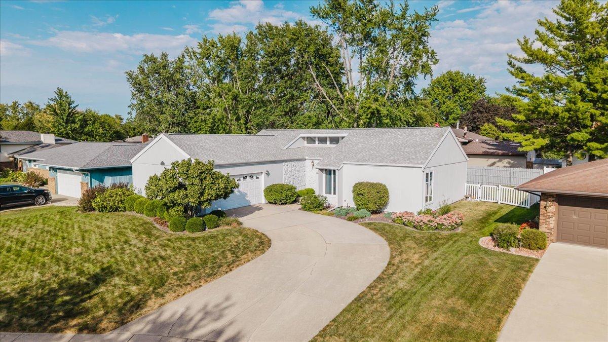 20 Independence Sq., Bloomington, IL 61704