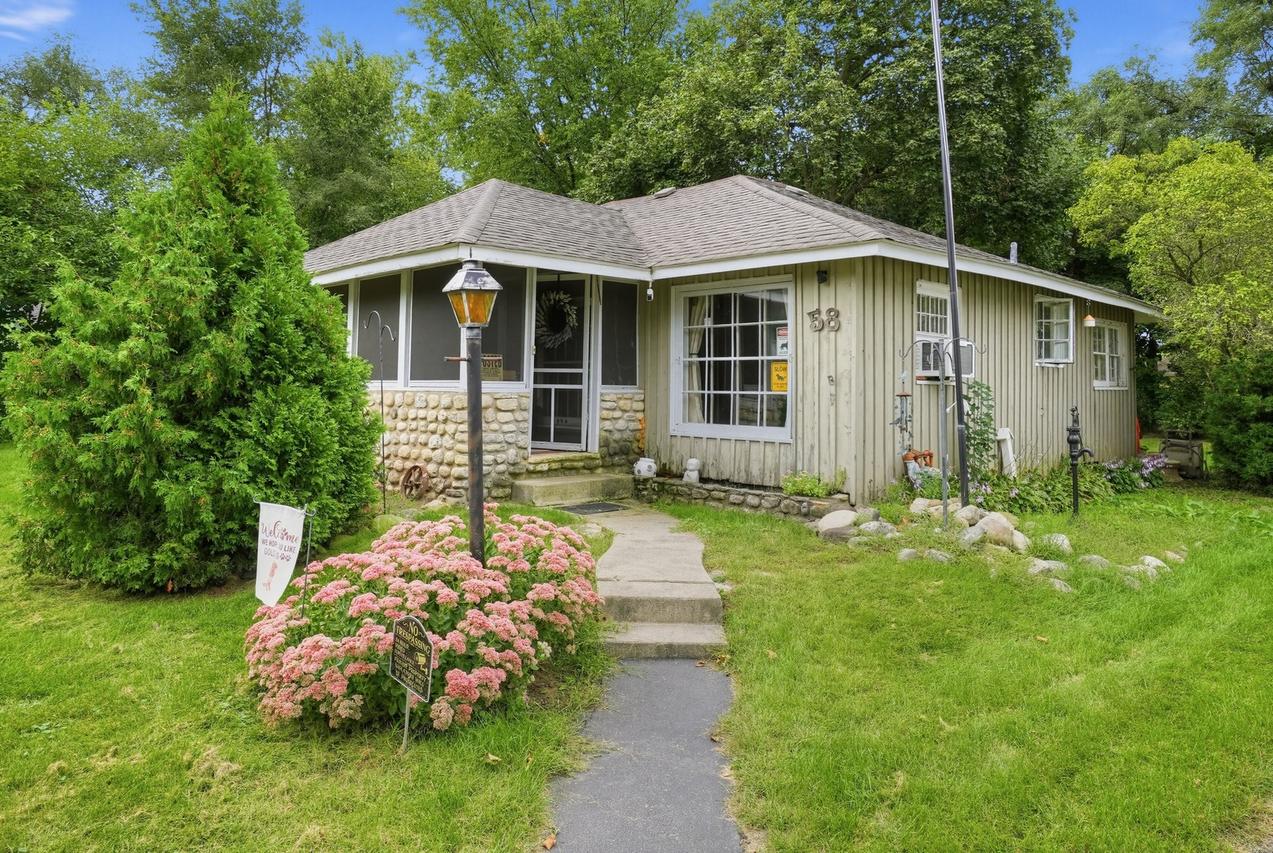 58 Woodbine Dr., Crystal Lake, IL 60014