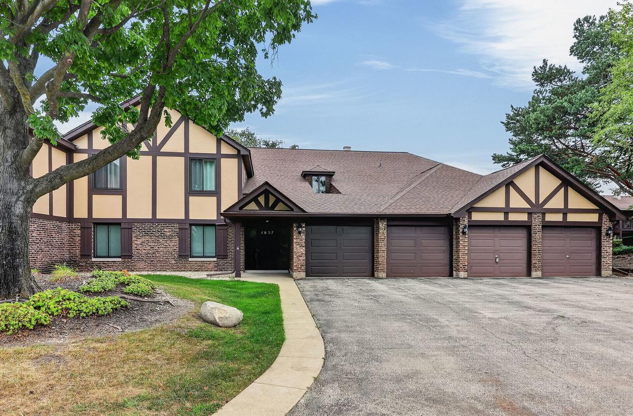 1657 Dover Ct. #C, Wheaton, IL 60189