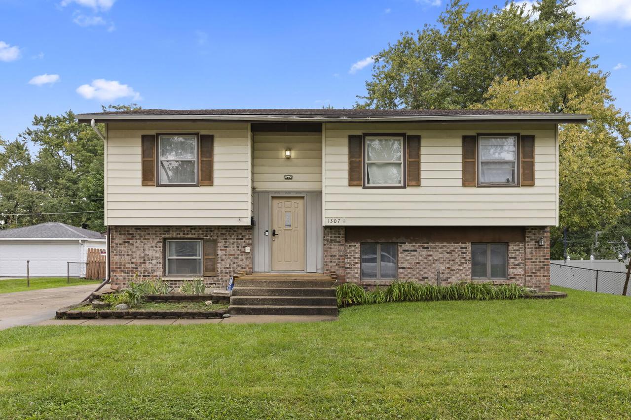 1307 Edgerton Dr., Joliet, IL 60435