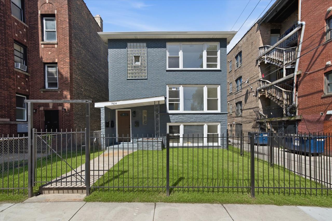 7914 S Essex Ave., Chicago, IL 60617