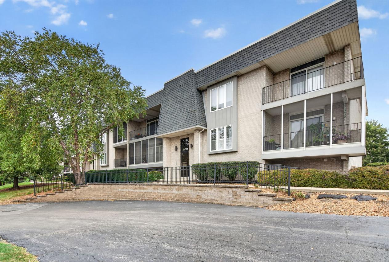 15751 S Ravinia Ave. #2N, Orland Park, IL 60462