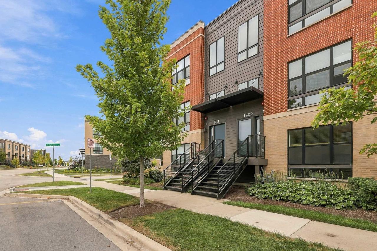 1209 Lakepointe Dr., Schaumburg, IL 60173