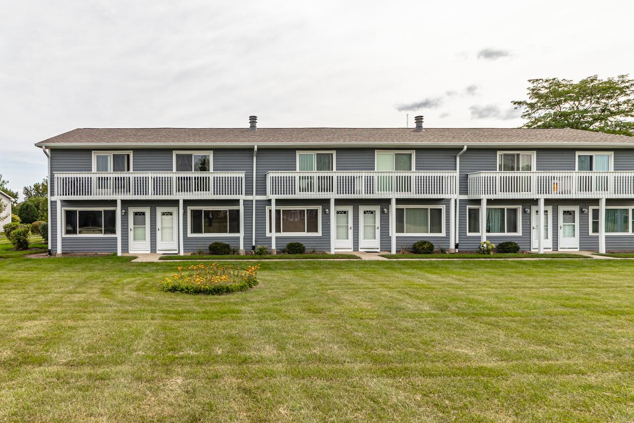 17346 W Maple Ln., Gurnee, IL 60031