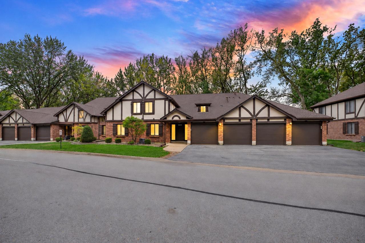 8225 Willow Dr. #45B, Palos Hills, IL 60465
