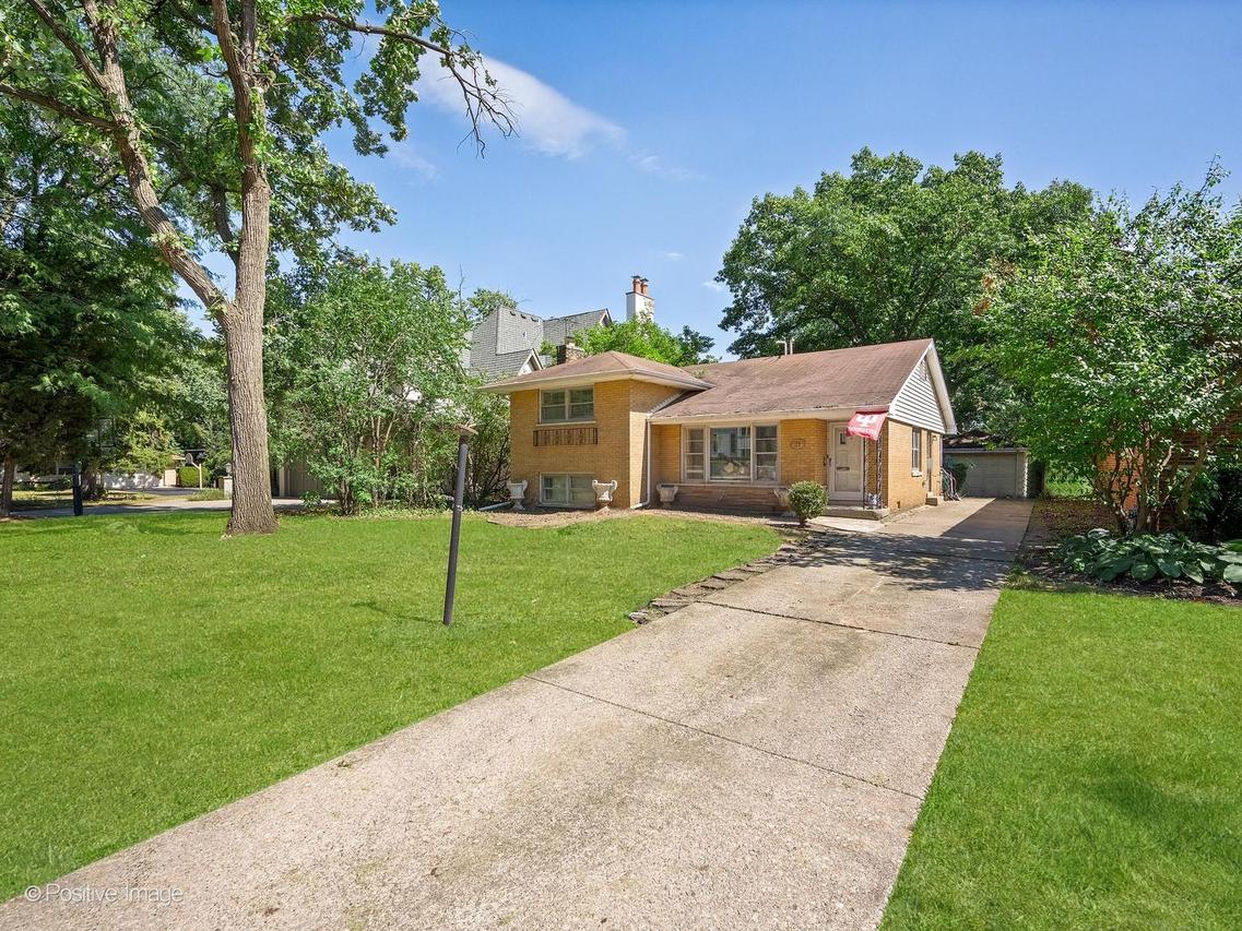 21 N Quincy St., Hinsdale, IL 60521