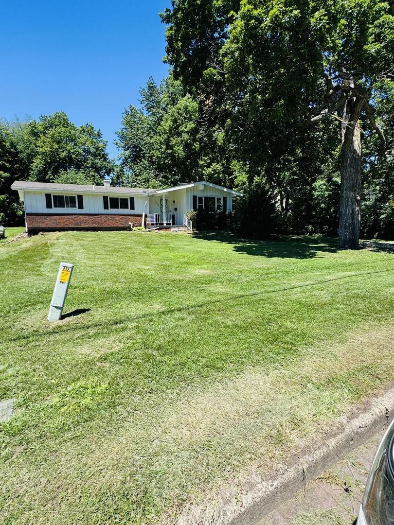 458 N West St., Galesburg, IL 61401