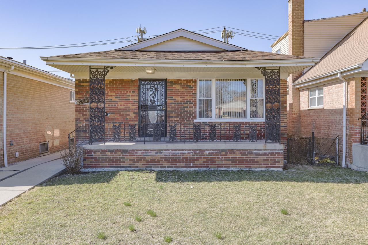 8906 S Halsted St., Chicago, IL 60620