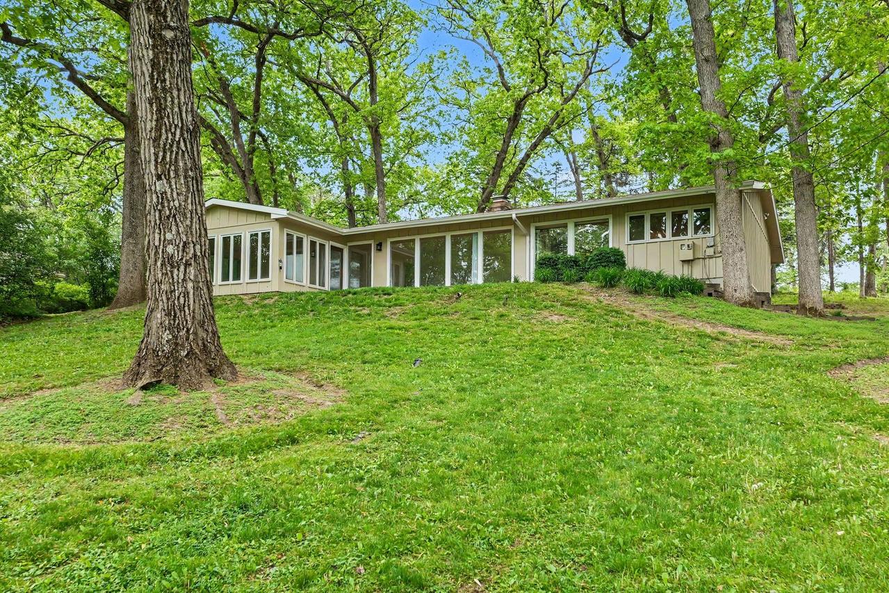 61 Timberlake Rd., Barrington, IL 60010