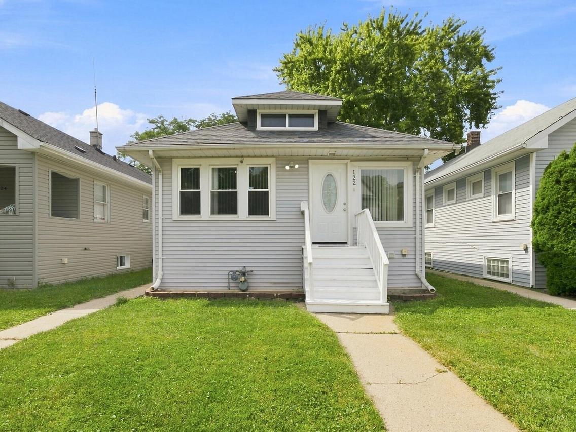 122 S 21st Ave., Maywood, IL 60153