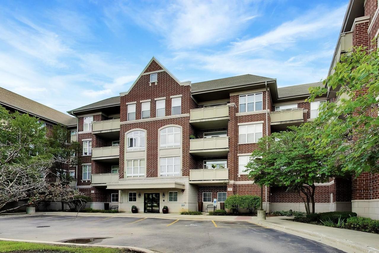77 N Quentin Rd. #311, Palatine, IL 60067