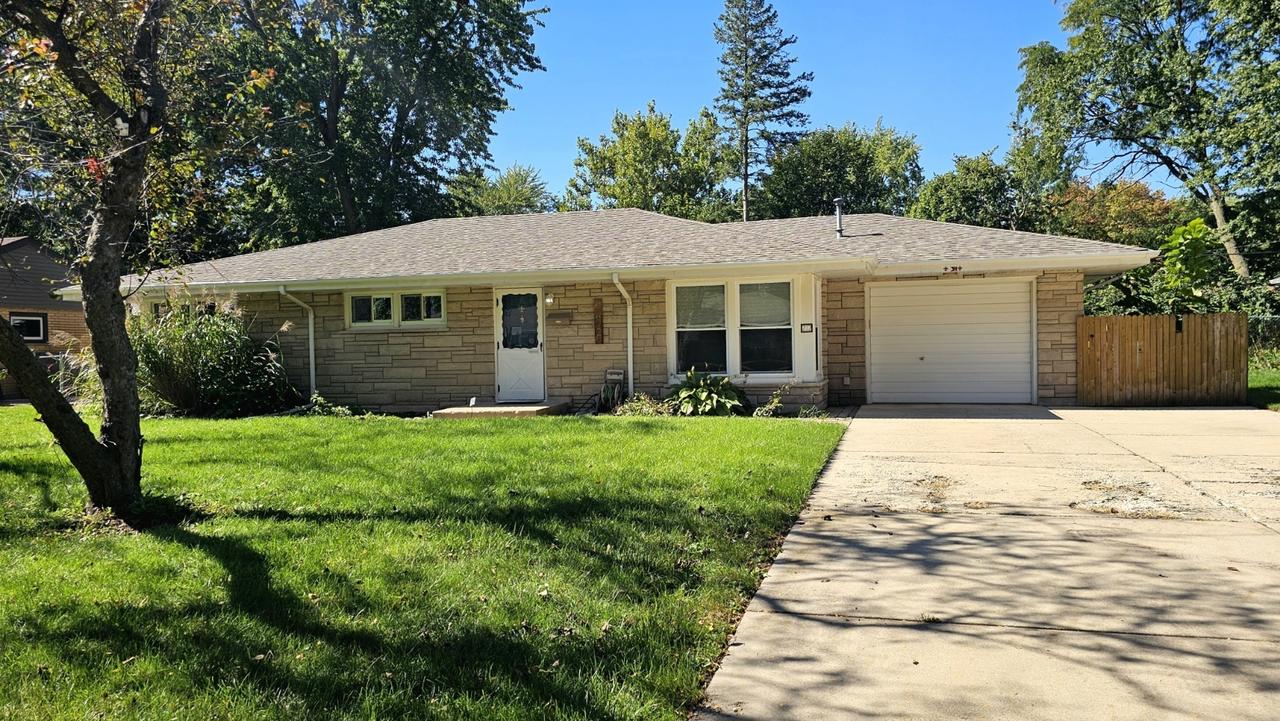 212 Hill Ave., North Aurora, IL 60542