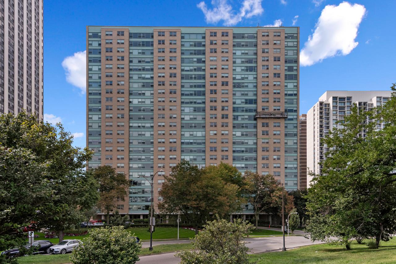 3180 N Lake Shore Dr. #17F, Chicago, IL 60657