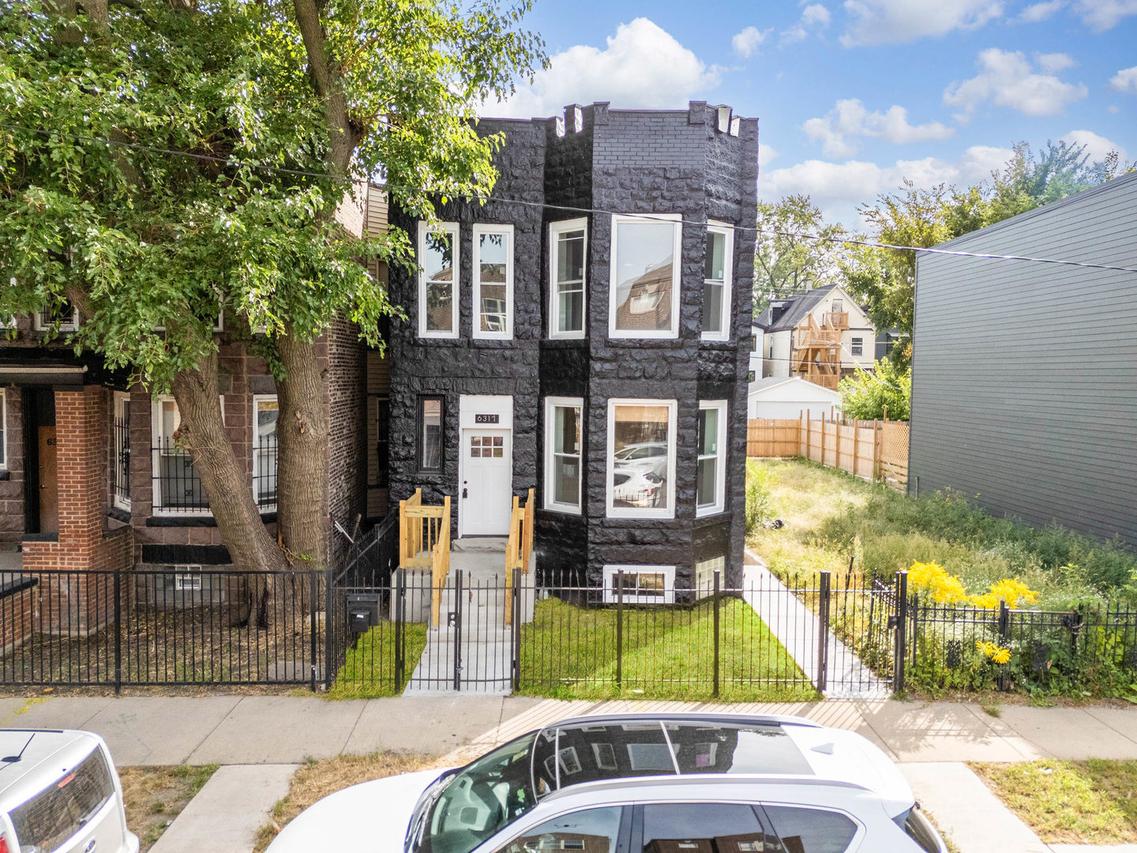 6317 S Eberhart Ave., Chicago, IL 60637
