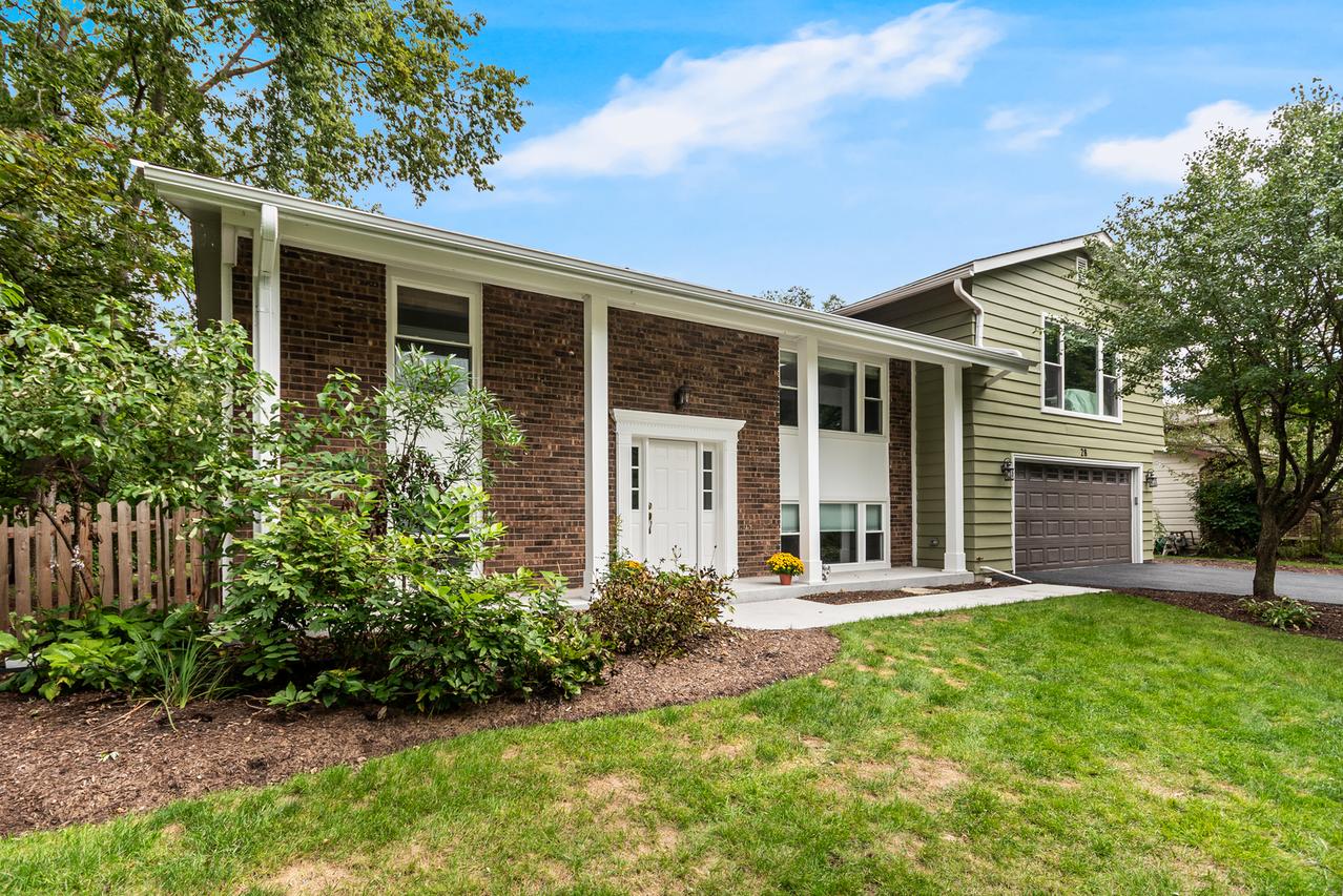 28 Ashlawn Ave., Oswego, IL 60543