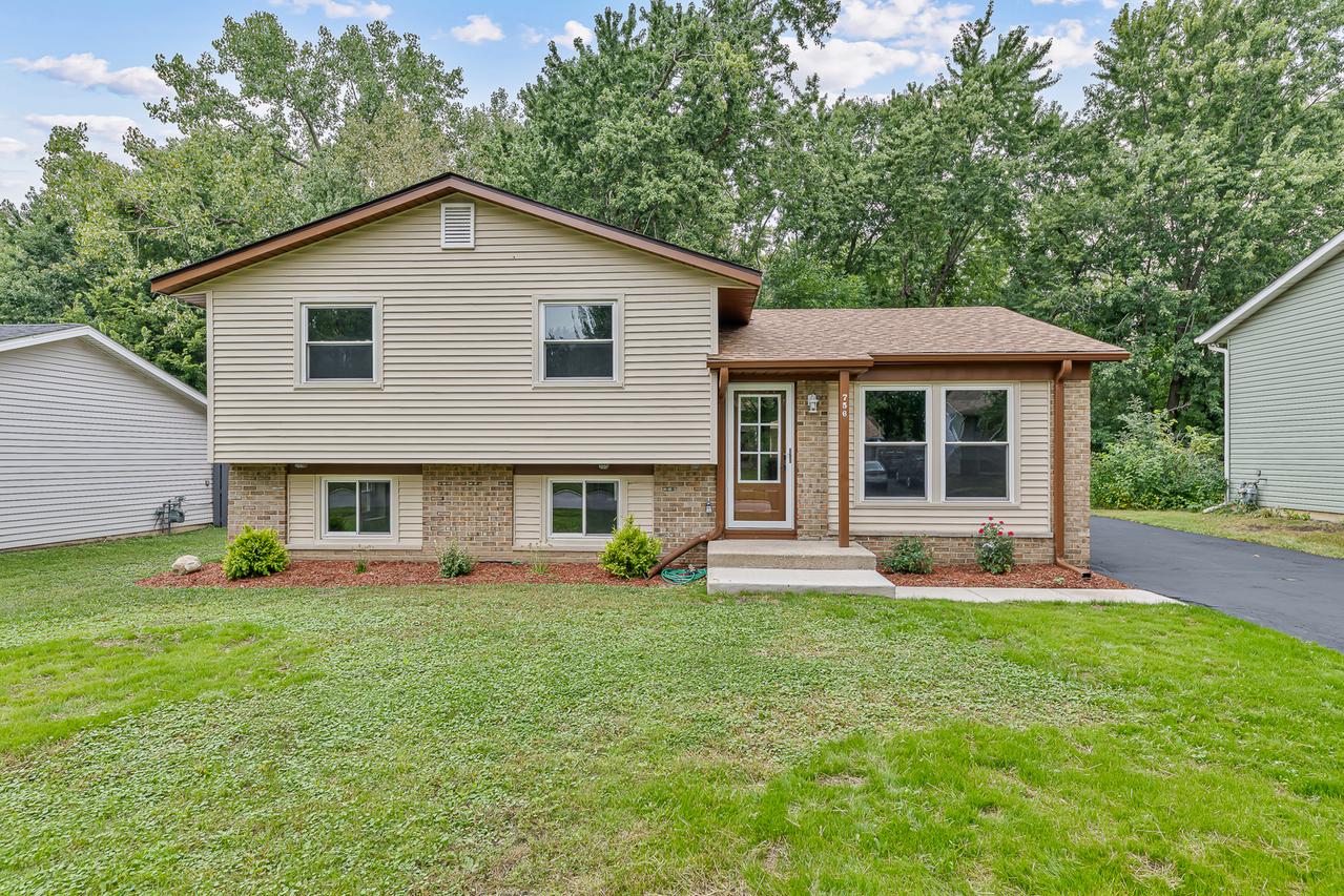 756 Westwind Dr., Bolingbrook, IL 60440