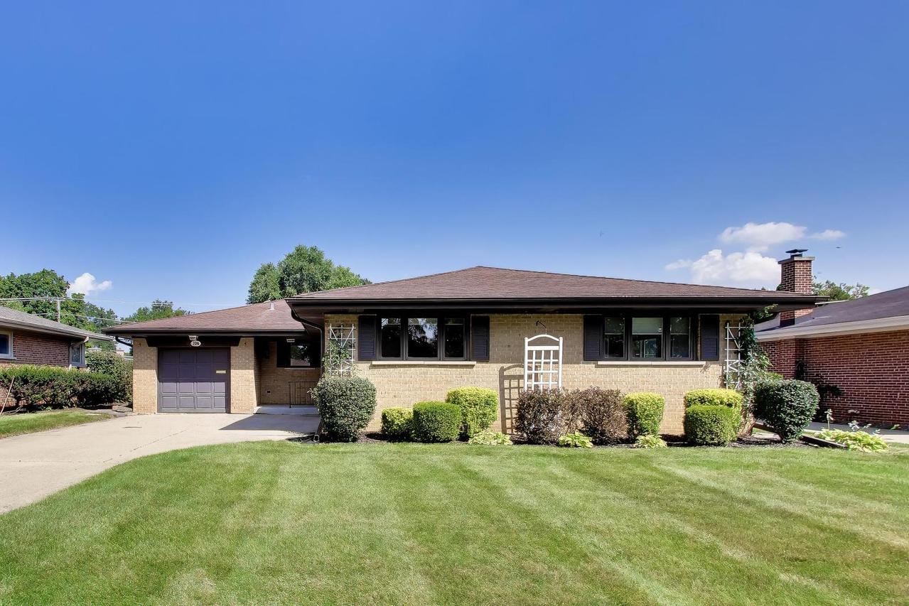 704 W Lonnquist Blvd., Mount Prospect, IL 60056