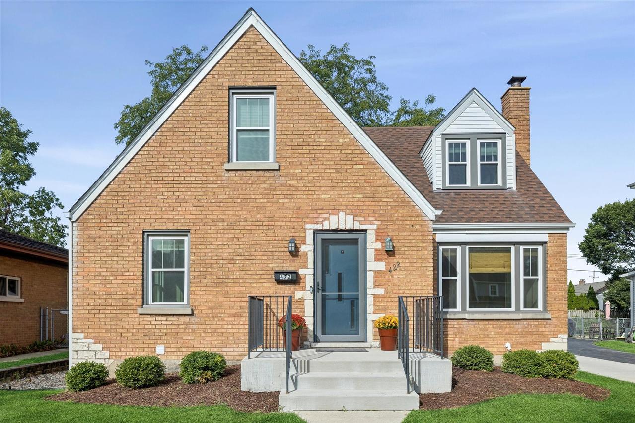 422 S Harvard Ave., Villa Park, IL 60181