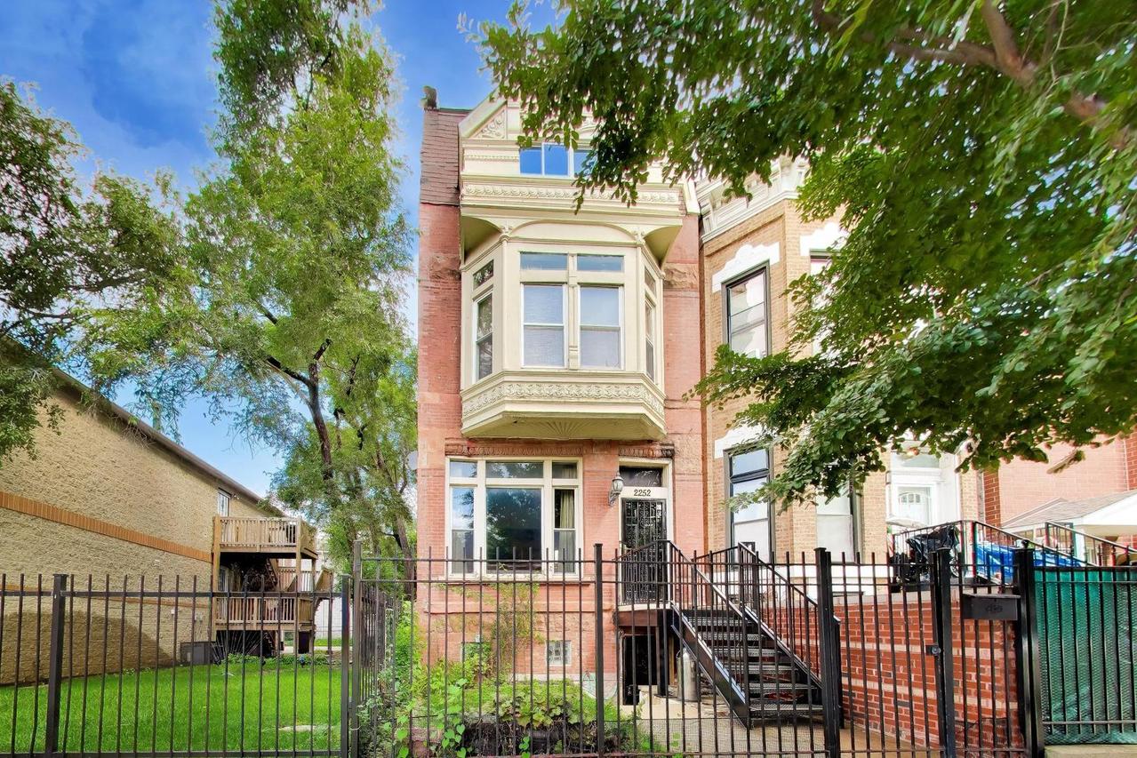 2252 W Warren Blvd., Chicago, IL 60612
