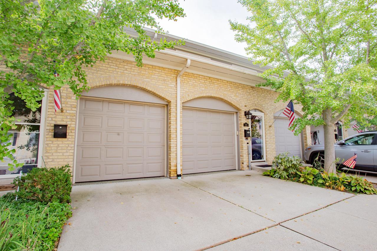 11 Rienzi Ln., Highwood, IL 60040
