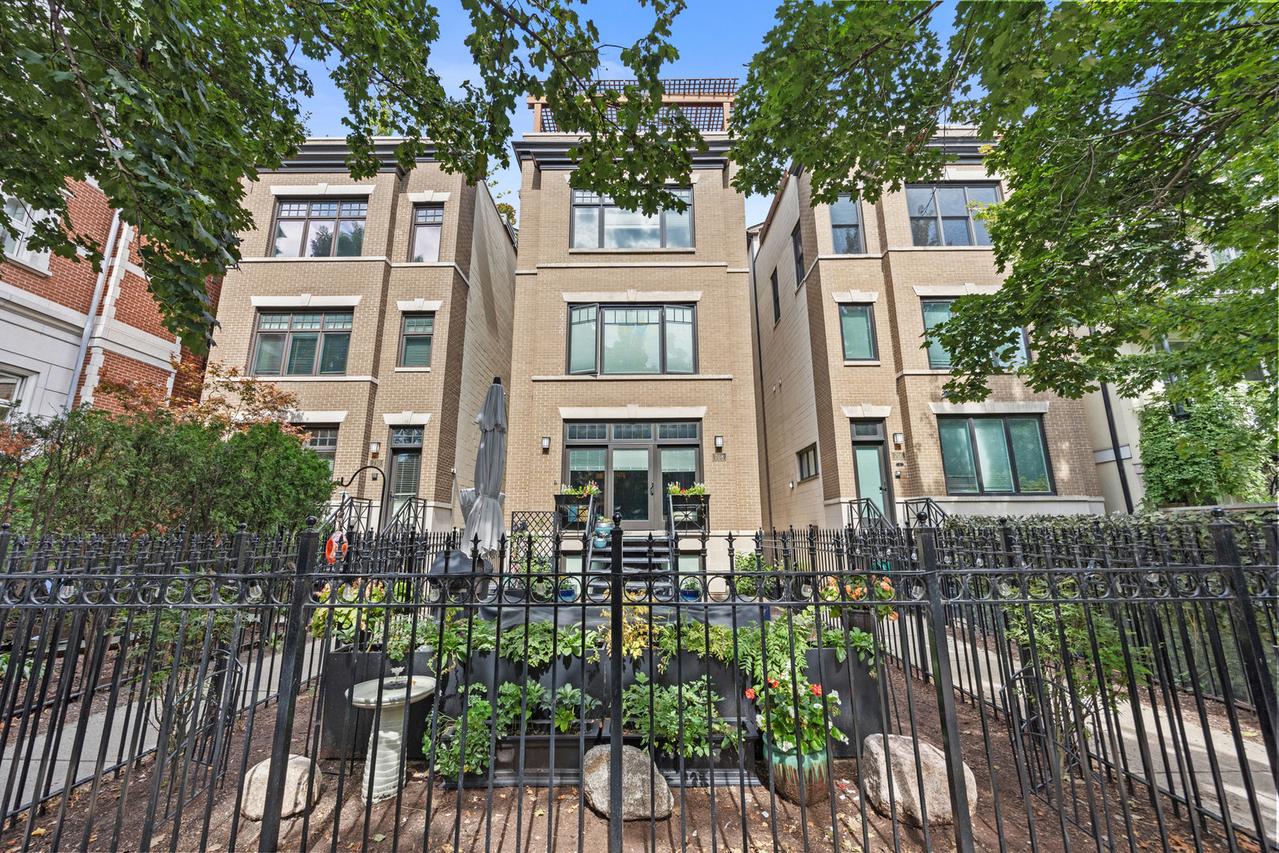 708 W Schubert Ave. #B, Chicago, IL 60614