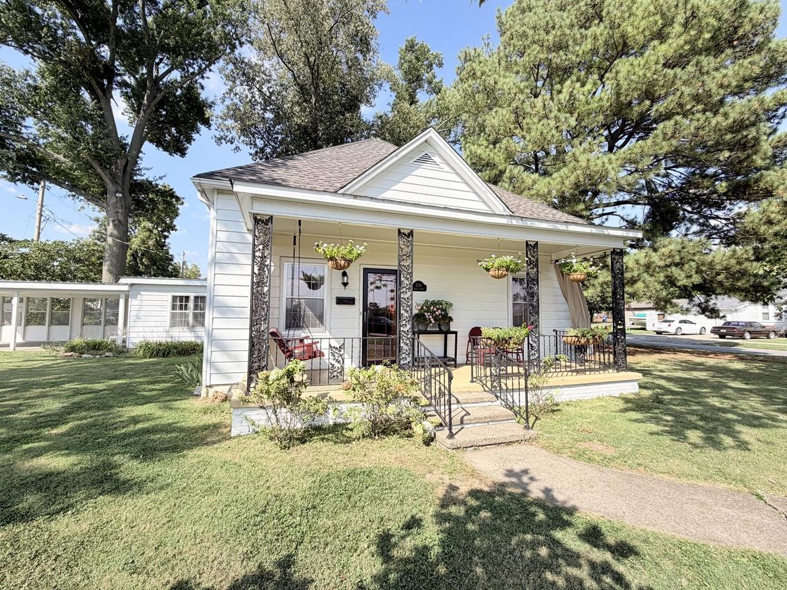 1300 Grant St., Eldorado, IL 62930