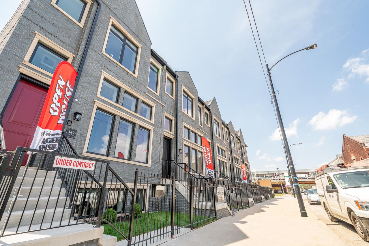 349 E 43rd St., Chicago, IL 60653