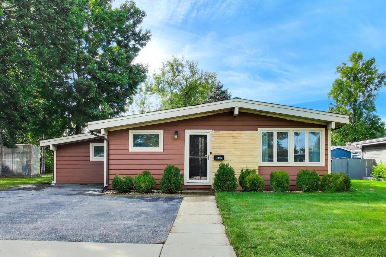 15 E Jeffery Ave., Wheeling, IL 60090