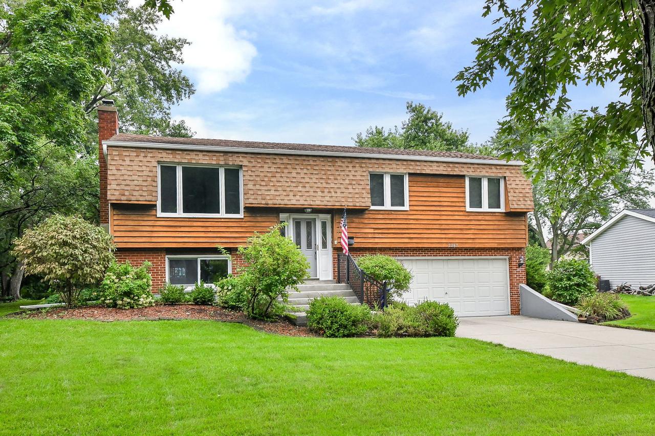 2287 Durham Dr., Wheaton, IL 60189