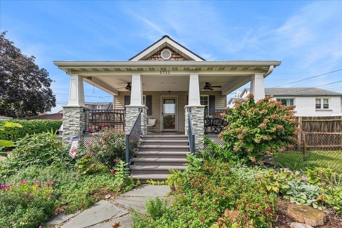 1711 Cora St., Crest Hill, IL 60403
