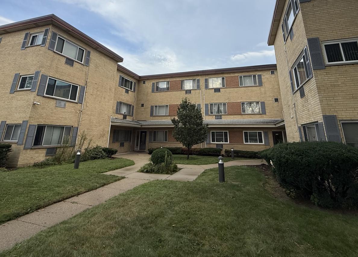 9207 Skokie Blvd. #106, Skokie, IL 60077