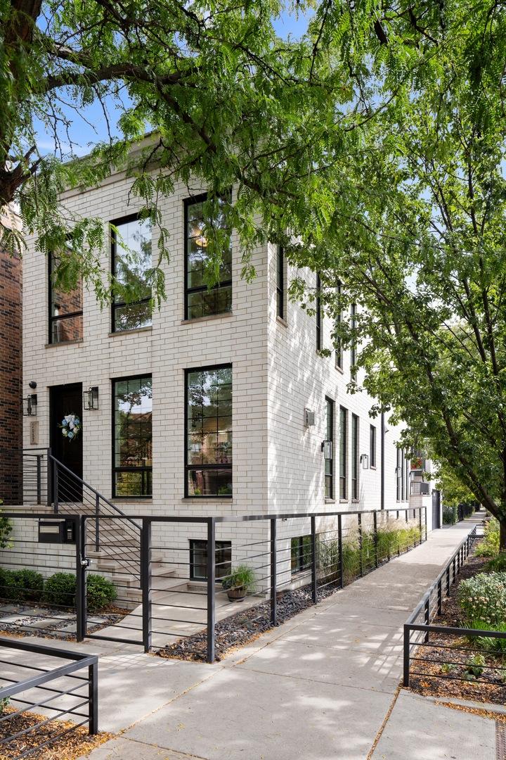 2057 N Oakley Ave., Chicago, IL 60647