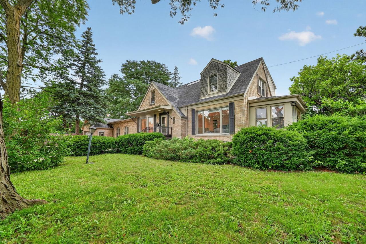 75 N 2nd Ave., Des Plaines, IL 60016