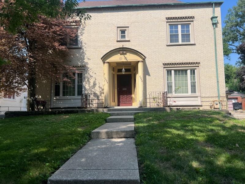8936 S Leavitt St., Chicago, IL 60643