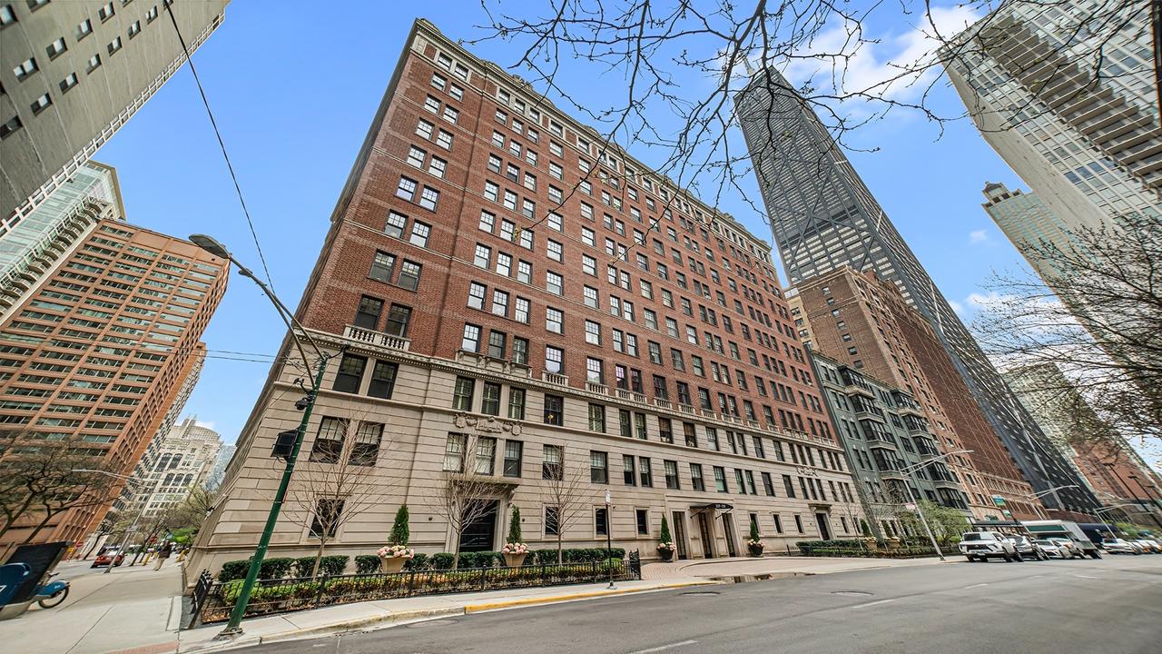 227 E Delaware Pl. #8C, Chicago, IL 60611