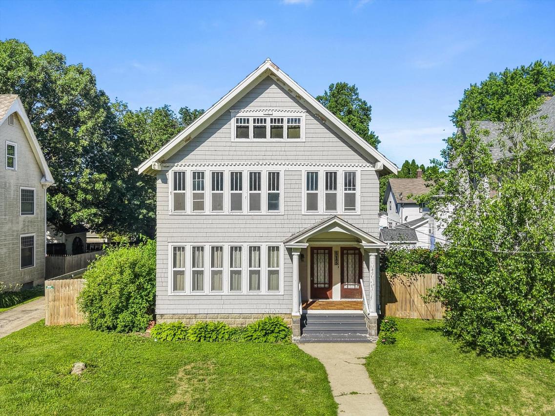 515 N Hennepin Ave., Dixon, IL 61021