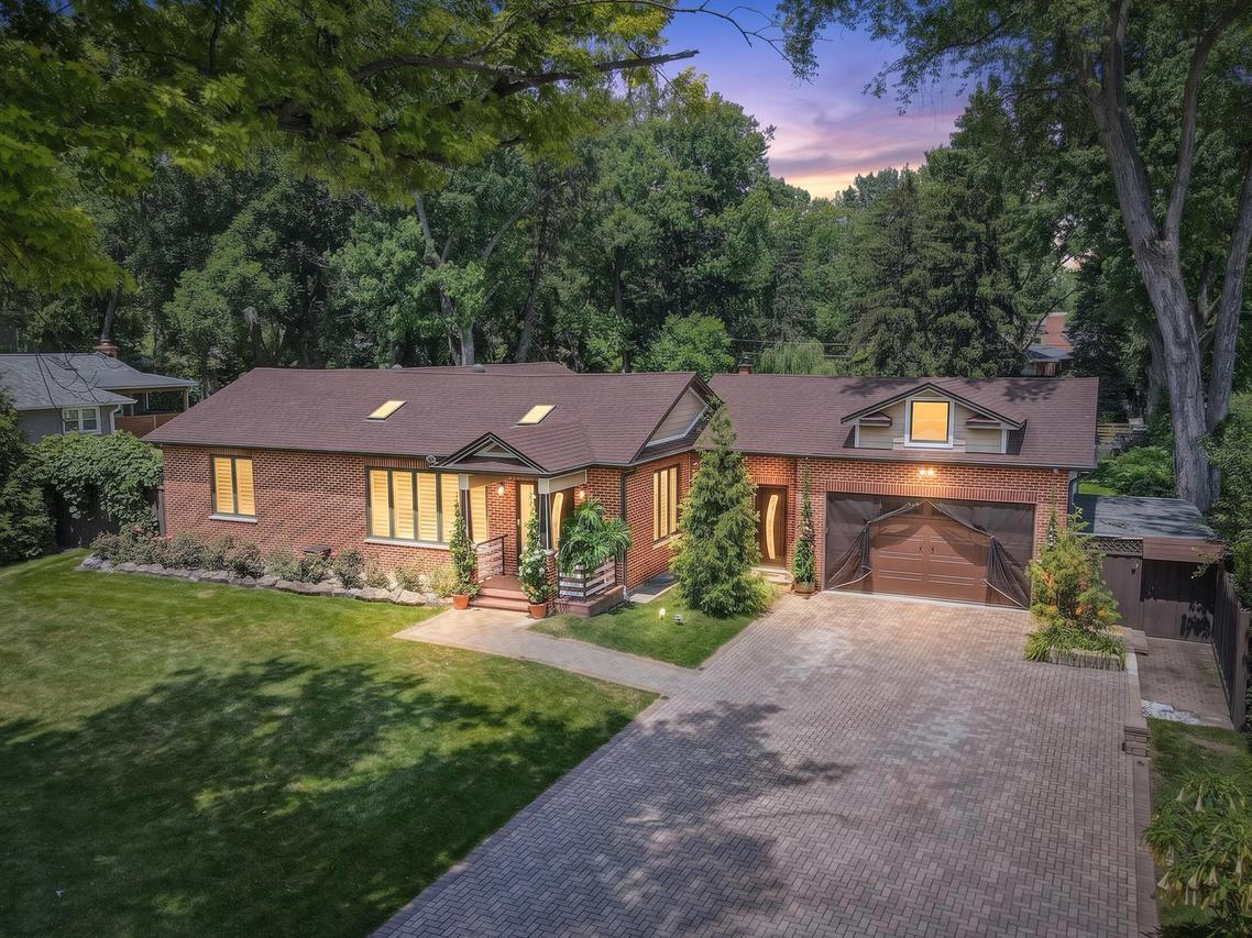 10 E Willow Rd., Prospect Heights, IL 60070