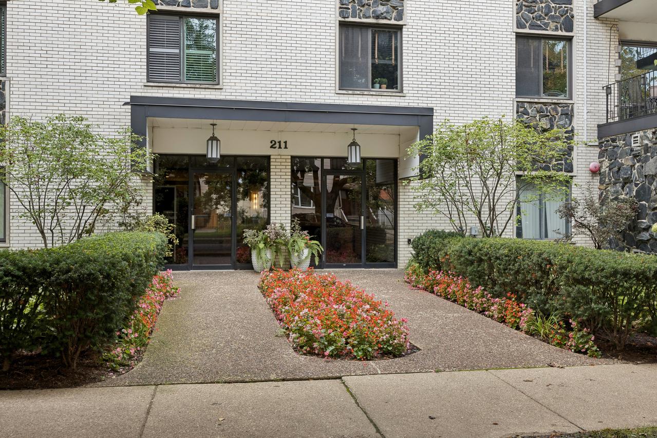 211 Elgin Ave. #5J, Forest Park, IL 60130