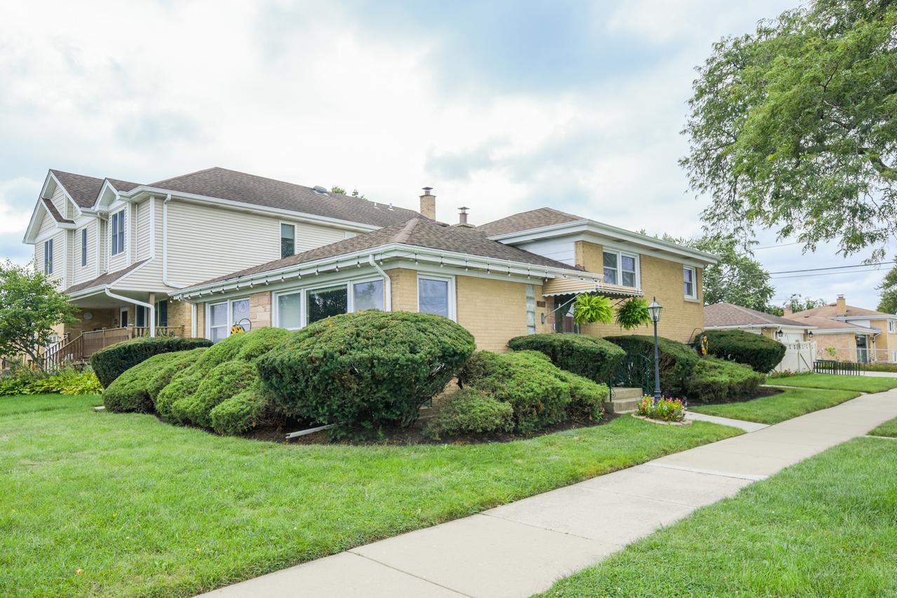 8662 N Ozark Ave., Niles, IL 60714