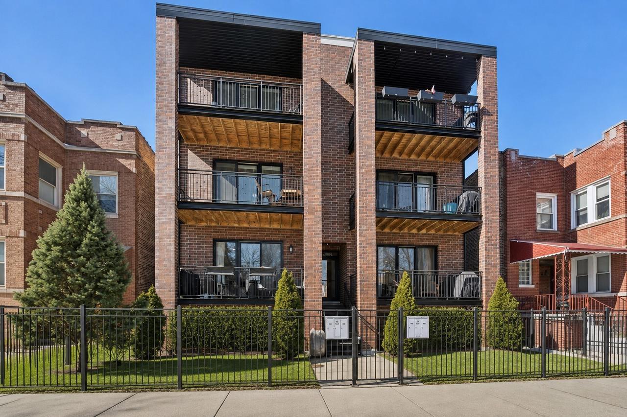 3340 N Lawndale Ave. #1N, Chicago, IL 60618