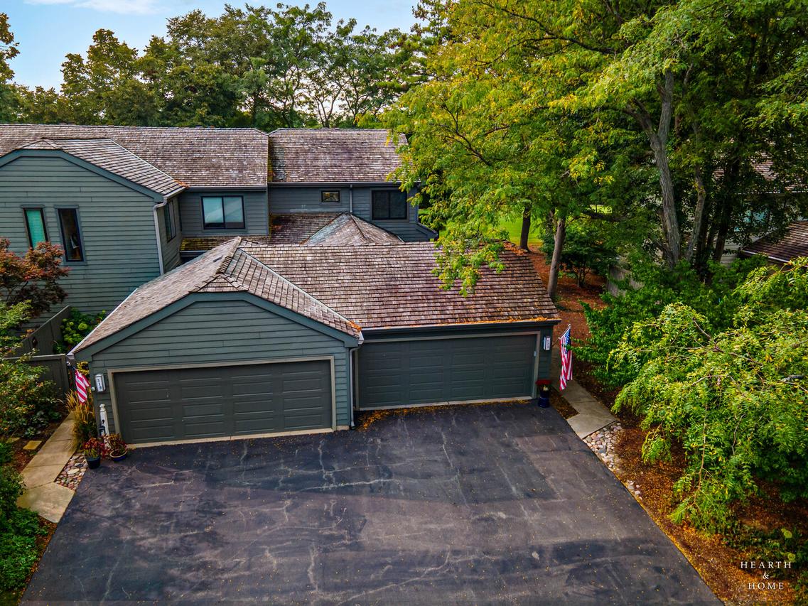 320 Oak Hill Rd., Lake Barrington, IL 60010