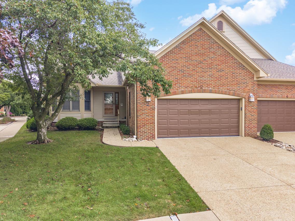 2 Spruce Ct., Bloomington, IL 61704