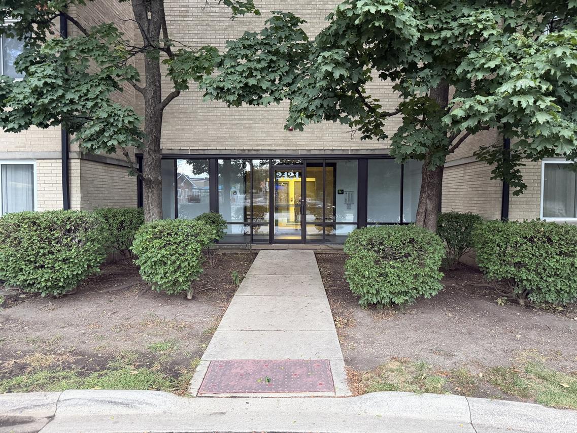 2424 E Oakton St. #4H, Arlington Heights, IL 60004