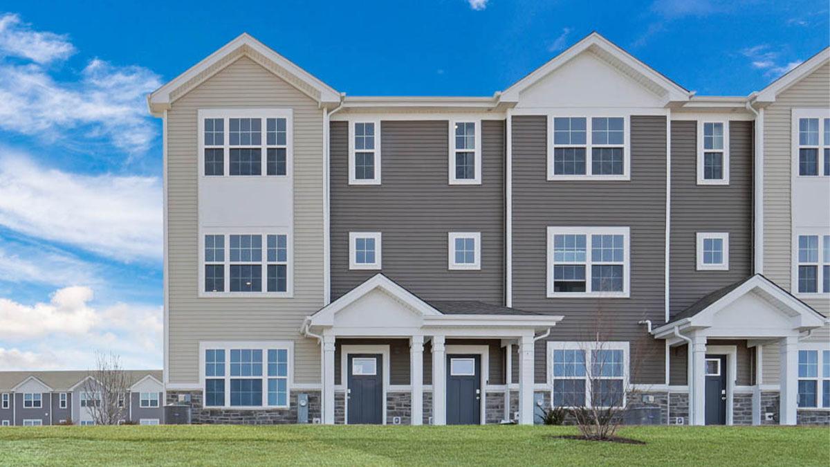 2728 Arrowhead Dr., Pingree Grove, IL 60140