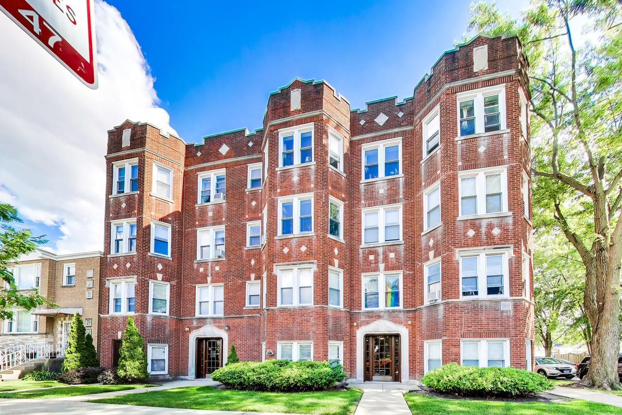 4857 W Roscoe St. #1, Chicago, IL 60641